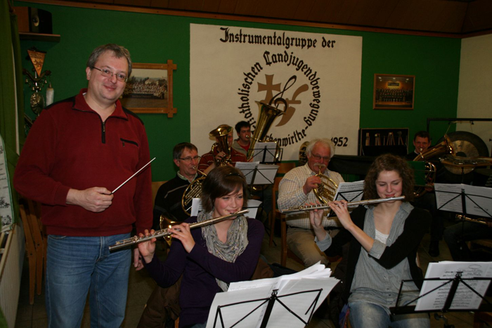 Joachim Pradel in einer seiner ersten Proben mit der Instrumentalgruppe